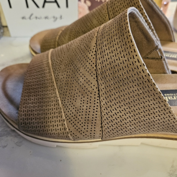 Natural Reflections Constance Tan Slide Sandals - Picture 7 of 9